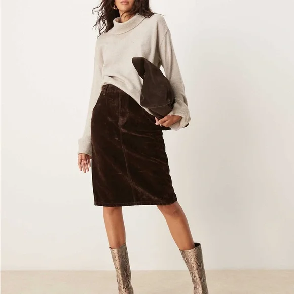 Chic Dark Brown Pencil Skirt - Picture 1 of 6